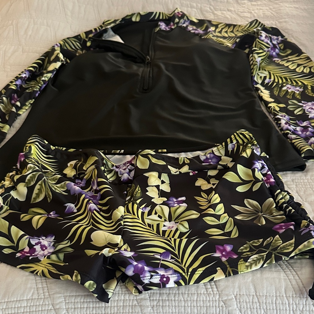 Floral Black Rash Guard Set - Picture 3 of 5